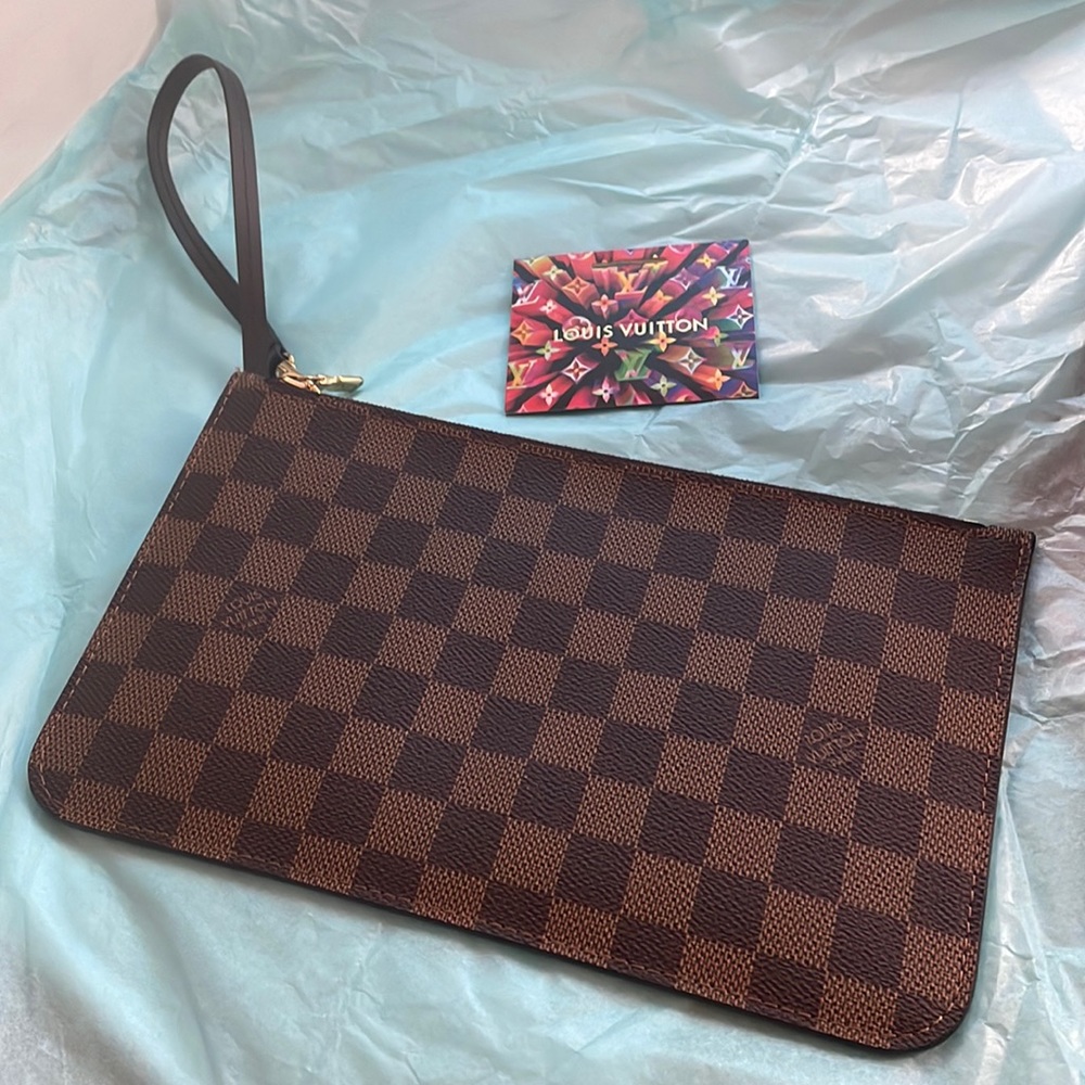 SOLD❌Authentic Neverfull DE MM/GM Pouch in Red Interior - Picture 14 of 16